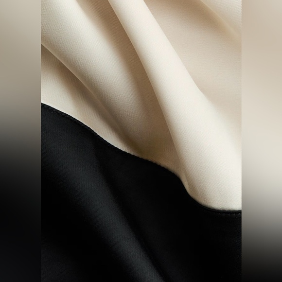 H&M  Cream & Black Asymmetrical Top size small NWT - Picture 5 of 6